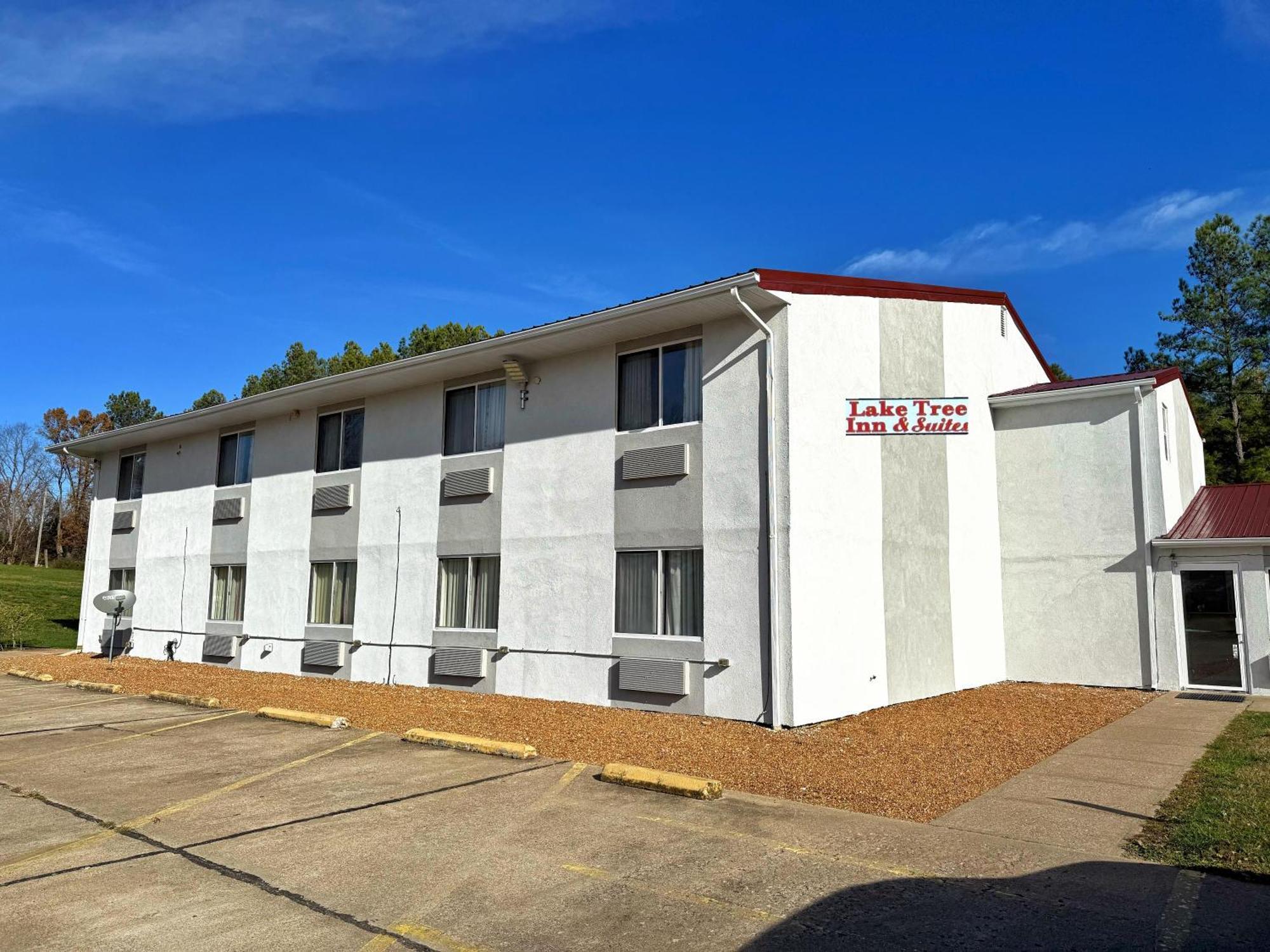 Lake Tree Inn & Suites Marion Exterior foto