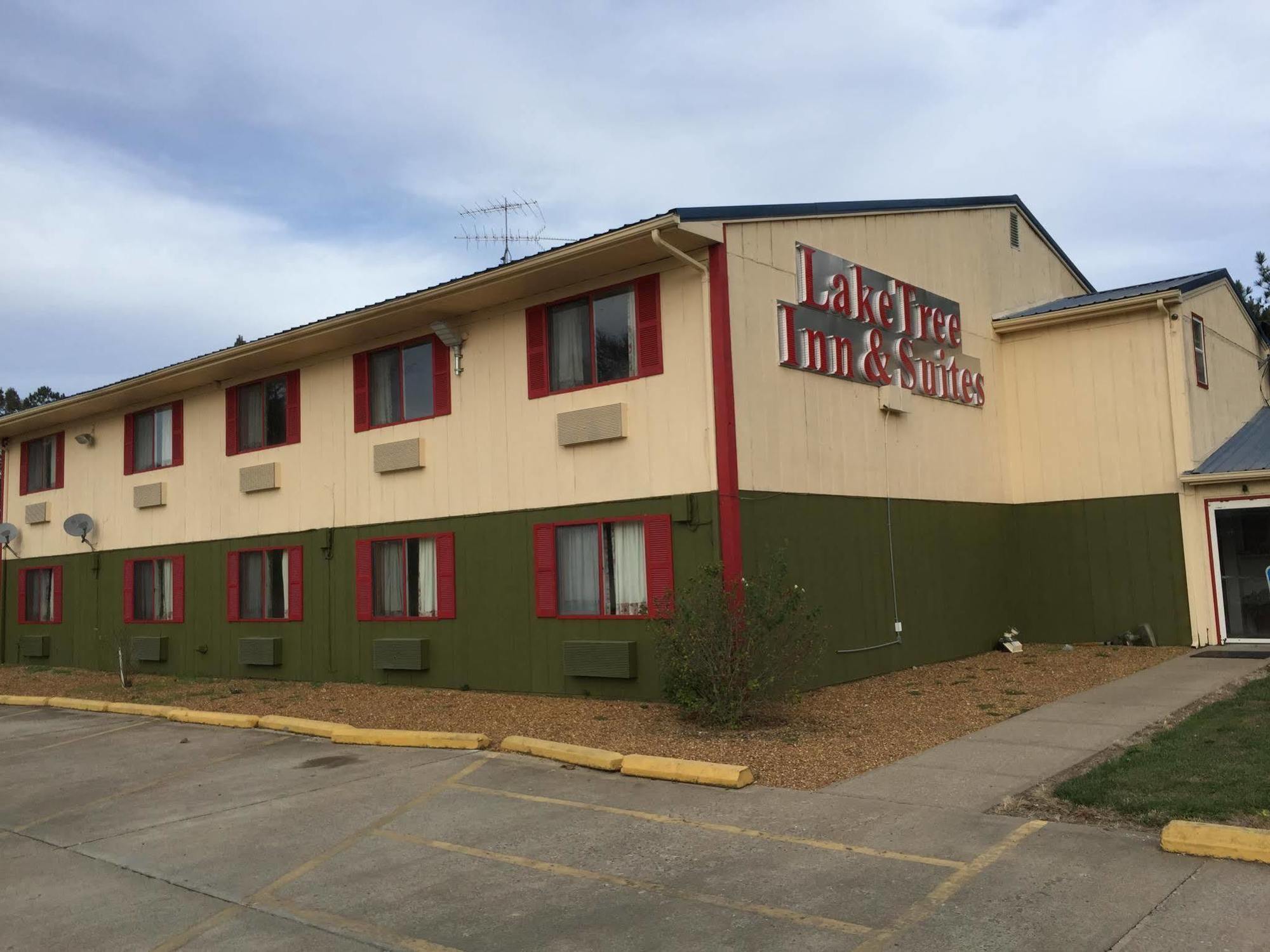 Lake Tree Inn & Suites Marion Exterior foto